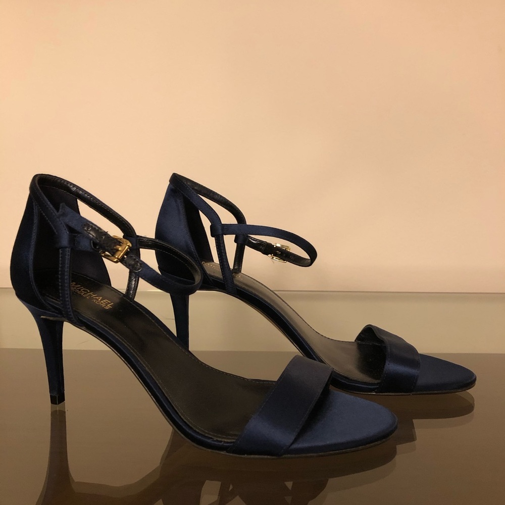 Michael Kors Navy Satin Size 8 heels